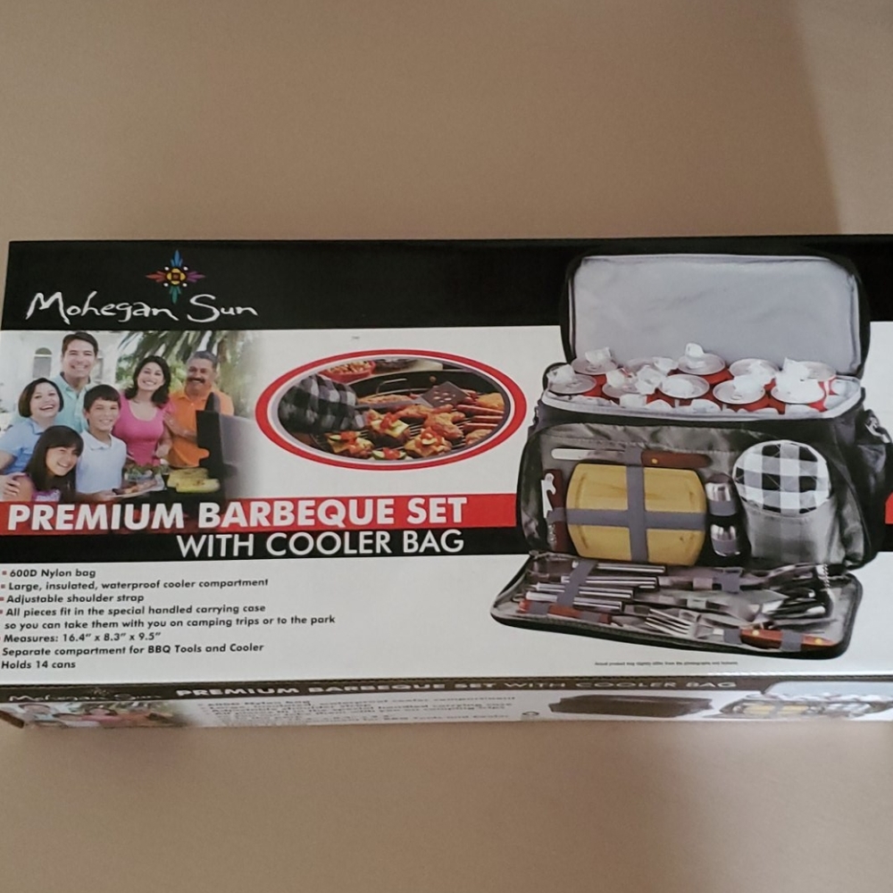 Barbeque set with insulated cooler bag